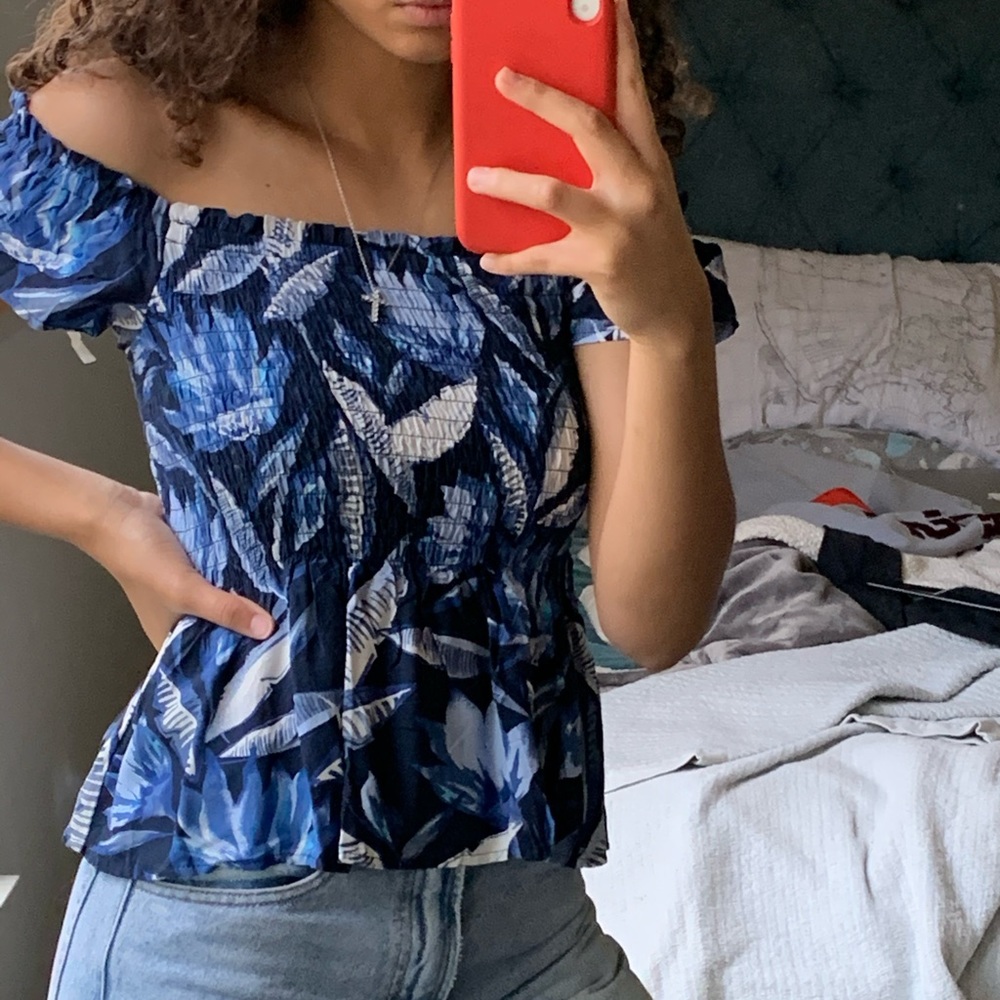 Off The shoulder Top - Picture 2 of 4